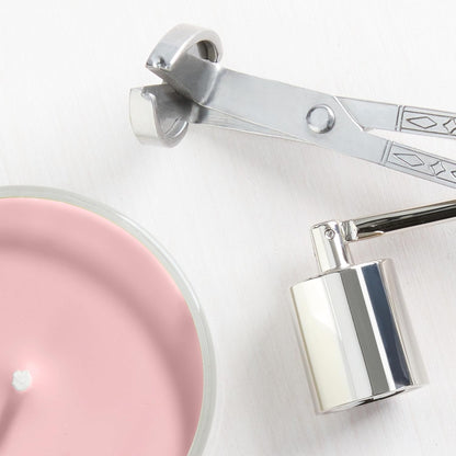 Yankee Candle Fresh Cut Roses, Scented Candle, 22oz Large Jar with up to 150 Hour Burn Time, Giftable